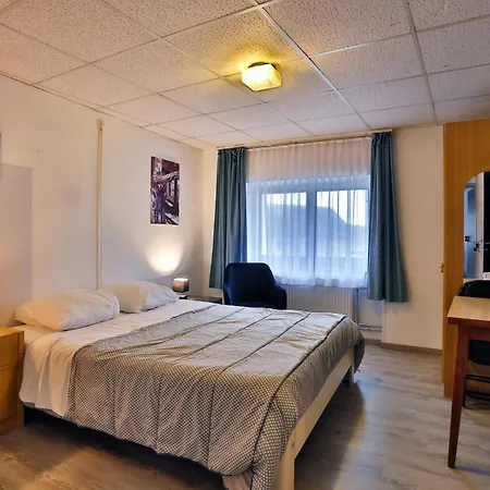 Chez Phil Hotell 2*