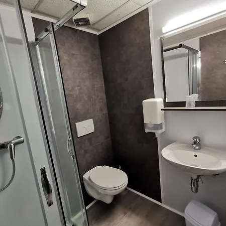 Chez Phil Hotell 2*